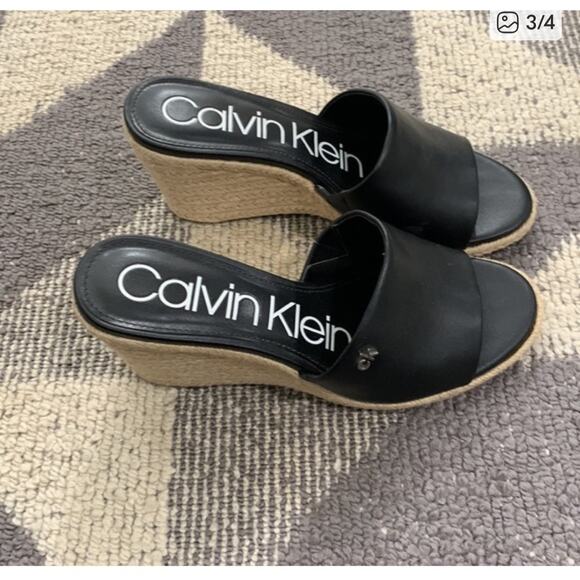 Calvin Klein Britta wedge sandal in black leather - Picture 2 of 3